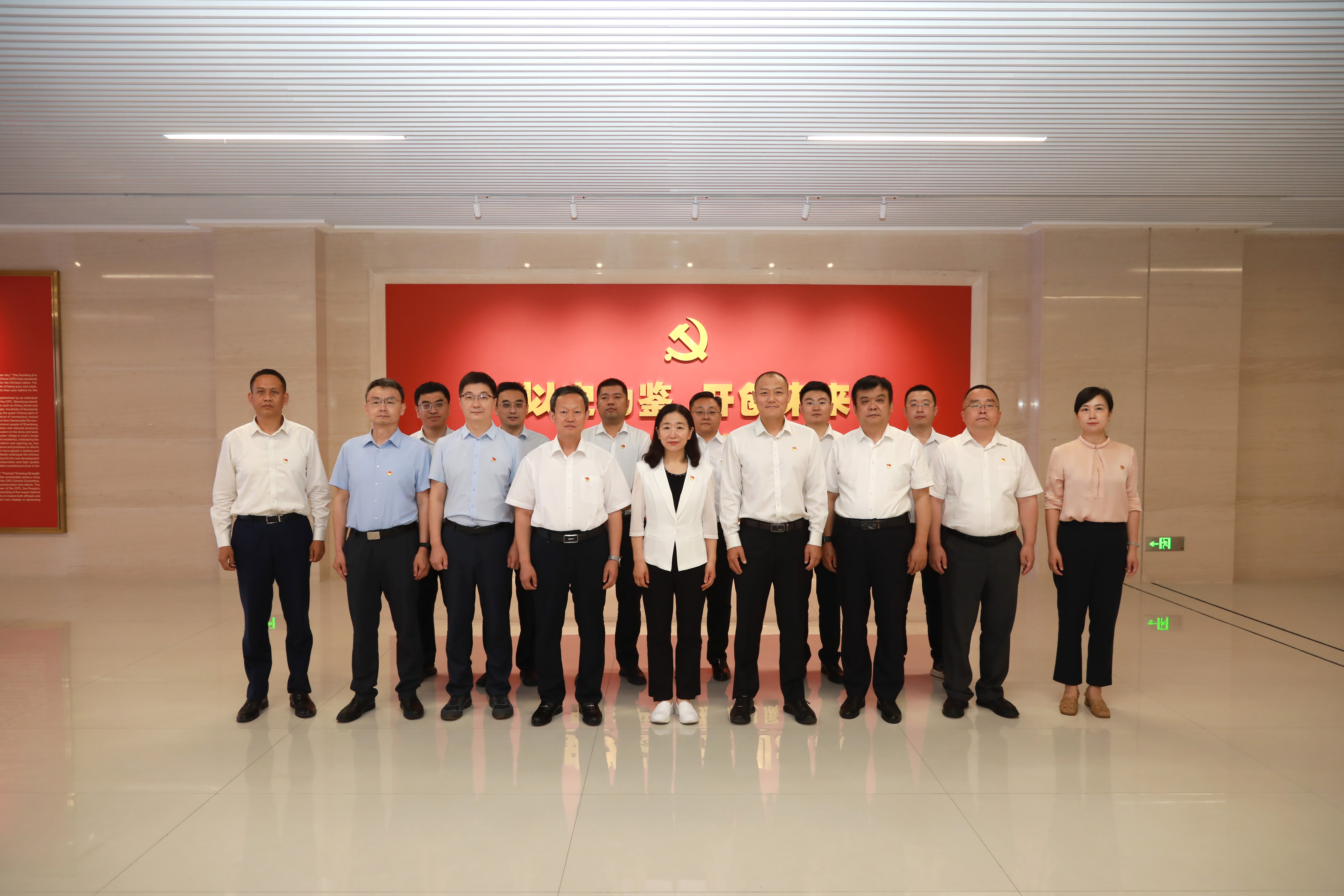 合影.jpg 合影.jpg